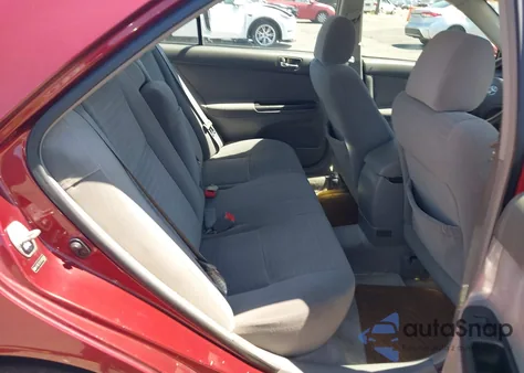 2005 Toyota Camry Le V6/Xle V6 z USA, uszkodzony, nr VIN 4T1BF32K15U092948